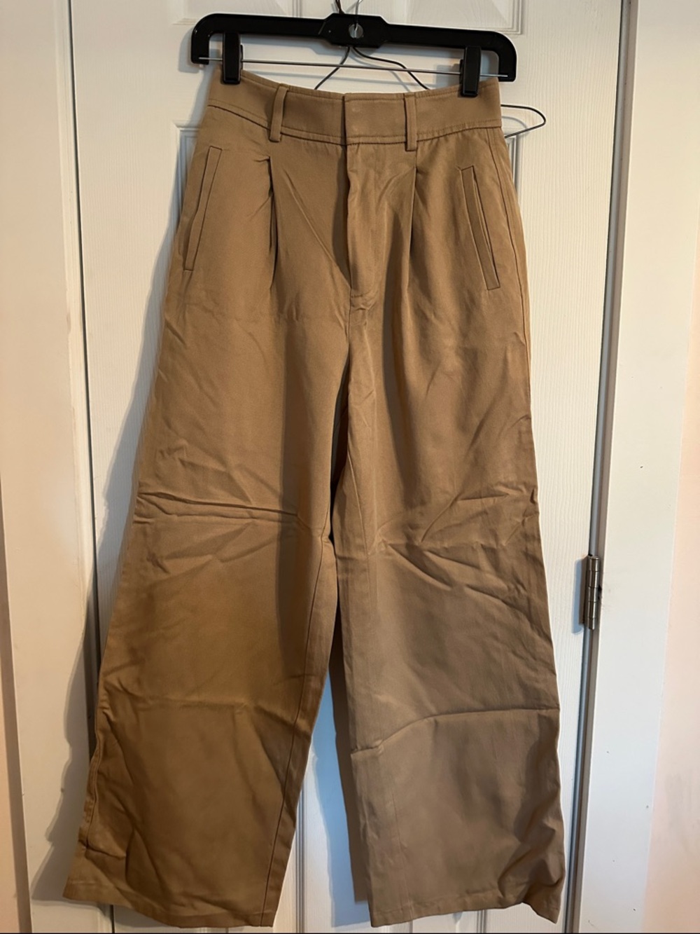 Women’s Everlane Wide-Leg Tan Trousers new without tags 00 short